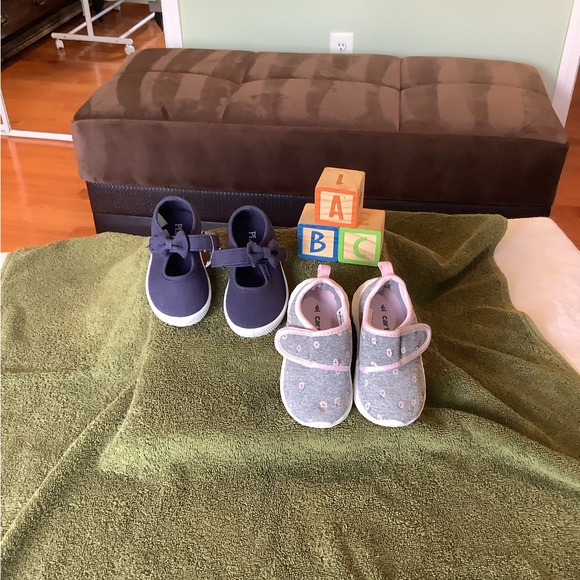 BUNDLE !  Two pairs Toddler shoes size 5 - Picture 9 of 9